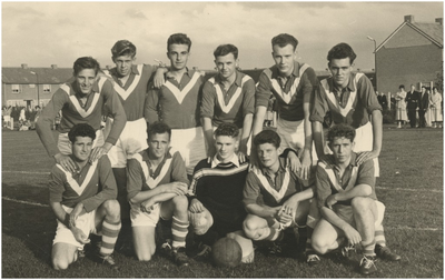 131389 Voetbal elftal, combinatie Rood-wit/R.K.V.V.O. 8. Sanders; 10. Brouwers;, 24-08-1958