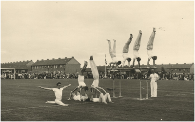 131396 Optreden gymnastiekvereniging Voorwaarts, 24-08-1958