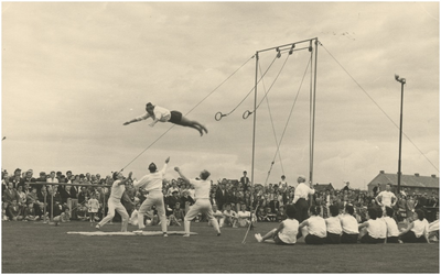 131398 Optreden gymnastiekvereniging Voorwaarts, 24-08-1958