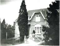 132222 Het huis van de familie Schats - van Mensvoort aan de Dorpstraat 9, 1951