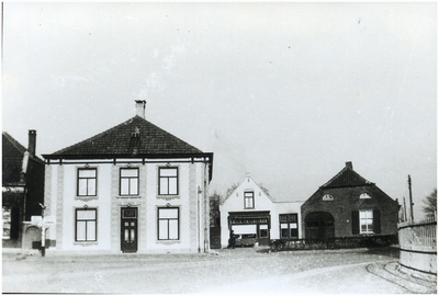 132244 Woonhuis, slagerij en oude koetsiershuis van Louis Schats, Dorpstraat 25, 1950 - 1960