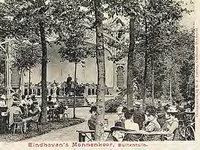 6825 Een uitvoering door het Eindhovens Mannenkoor in de muziekkiosk in de buitentuin, ca. 1905