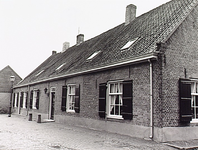 20066 Westelijke zijgevel van bakkerij Nuyens aan de Dirk van der Ameijdenstraat, 1979