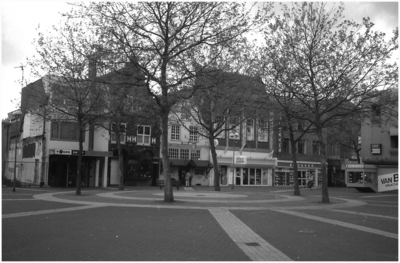 189209 Markt, gezien vanaf een punt iets ten noorden van de 'Ameidestraat', richting 'Veestraat', 10-05-1992