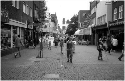 189232 Veestraat, vanaf de kruising met de 'Oude Aa'-'Smalle Haven', gezien richting 'Steenstraat', 01-07-1992