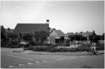 189246 R.K. kerk Goddelijke Voorzienigheid en St. Anna, Hornestraat 1, gezien vanaf hoek 2e- en 3e Haagstraat, 20-07-1992
