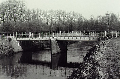 8883 De brug over de Dommel tussen Woensel en Tongelre. Eens liep daar de Koudenhovenseweg over, nu het Wasvenpad. Deze ...