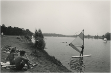 195330 Surfen op de Karpendonkse plassen, 1985
