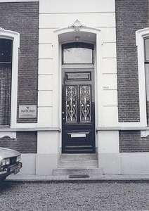 27604 Voordeur van het Reclame-advies en advertentiebureau Panta Rhei , Hoogstraat 122, 04-09-1975