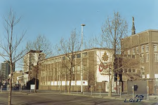 28280 Kanaalstraat, met sigarettenfabriek Phillip Morris op nr. 3, gezien vanaf de Vestdijk, 1976