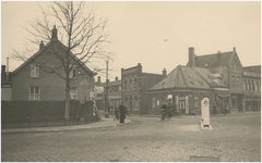 26443 Kruising Geldropseweg, 'Tongelresestraat' en 'Bleekstraat'. Rechts café Tramhalte van Willem v.d. Akker, 10-12-1943