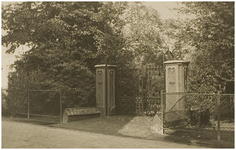 68315 Ten Hagestraat ten tijde van de Duitse bezetting. De ingang van Villa Ravensdonck, op nr. 2, 10-1943