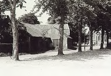 9902 Het dorpsplein in riethoven met op de achtergrond de kerk, 02-07-1981