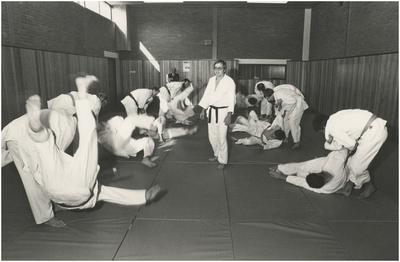195313 Judo: training politie, bureau Mathildelaan 4, 1981