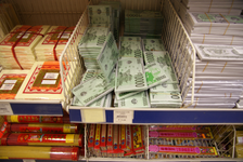 505538 Chinese winkel aan de Kleine Berg: nepgeld voor het hiernamaals, 2015