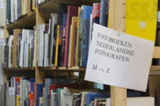 505212 Fotoboeken Nederlandse fotografen in stellingkast, 2015