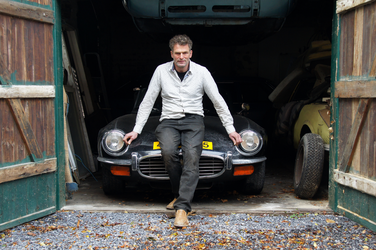 505215 Frank Thunnissen voor zijn oldtimer; Jaguar, 2015