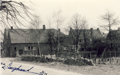 577613 Langstraat, rechts is bakkerij Slaats, 1956