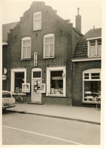 577818 Vivo-winkel van Bekx aan de Emmastraat, 1963