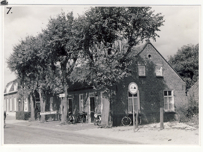 577933 Café Rijntjes aan de Burgemeester Wijnenstraat, 1959