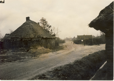 577987 Hoek Bergweg en Polderweg, met links de boerderij van Kanters, 1955-1965