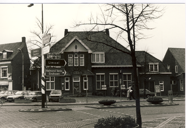 578192 ANWB richting borden met daarachter het postkantoor, 1980