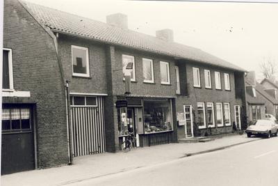 578289 Wolfsberg, links winkel-woonhuis van bakker Loomans, 1989