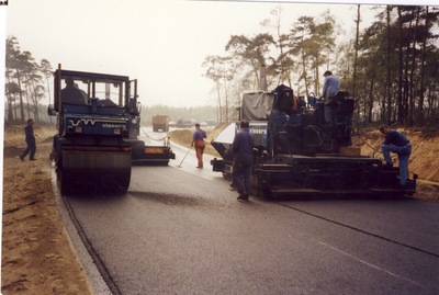 578329 Aanbrengen en walsen van het asfalt, 1991