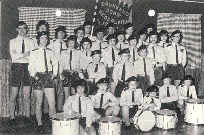 578367 Drumfanfare Jong Nederland bij het 25-jarig bestaan, 1977