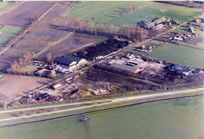 578530 Luchtfoto van het potgrondbedrijf Legro, Venbergweg, 1995