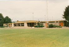 578568 Sportpark 't Root, Beatrixlaan, met de kantine en kleedlokalen van voetbalvereniging NWC, 1987