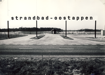 578824 Nog niet voltooide ingang van de dagrecreatie gedeelte van het Strandbad Oostappen, 1970-1975
