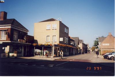 579153 Burgemeester Wijnenstraat, gezien vanaf het gemeentehuis, links vooraan Snackbar De Markt, 23-9-1997