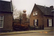 579444 De toren in de achtertuin van Joep van den Boomen aan de Emmastraat 25a, 25-2-1998