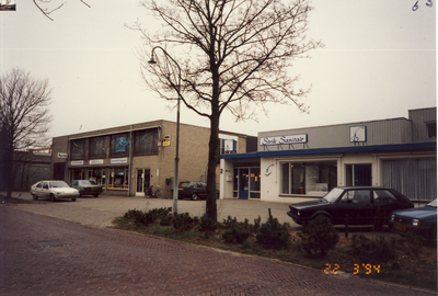 579724 Gebouw van Strik Sanitair en AMOS automaterialen en gereedschappen aan de Industrielaan 2 en 4, 22-03-1994