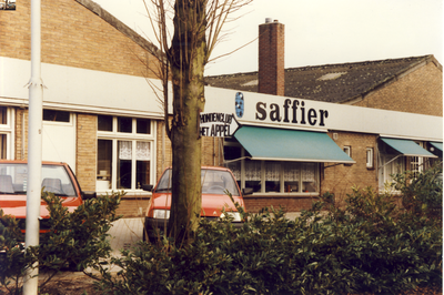 579734 Bedrijfsgebouw van Saffier en clubgebouw van de hondenclub Het Appèl aan de Industrielaan, Februari 1990