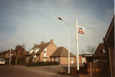 580133 Rechts vooraan het bedrijfspand van Brutex aan de Lindestraat 38, 28-2-1994