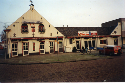 580163 Café C'est La Vie en Cafetaria Chick-king aan de Logtenstraat, 1994