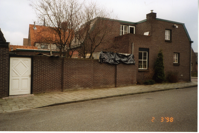 580315 Woning op de hoek van de Mgr den Dubbeldenstraat nr 34 en de Langstraat, 02-03-1998