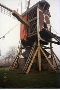 580396 Restauratie van molen De Oostenwind aan de Molenstraat 23, 04-02-1993