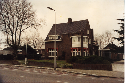 580488 Villa met kantoor van de notaris aan de Wilhelminastraat 28, 19-02-1992