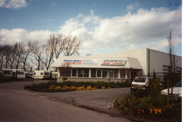 580505 Bedrijfsgebouw van Vinken Caravans aan het Ommelsveld 17, 24-03-1994