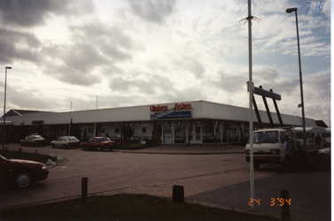 580515 Bedrijfsgebouw van Vinken Caravans aan de Ommelseweg 65, 24-03-1994
