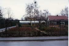 580572 Woonhuis en een kas van Van Bussel, aan de Ommelseweg , 1987