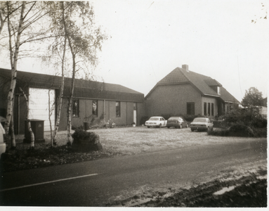 580602 Woonhuis en schuur van Van Mullekom aan de Waardjesweg, 15-11-1990