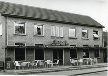 580738 Café de Sport van Theo en Marian van Dam aan het Vorstermansplein, 1960-1970