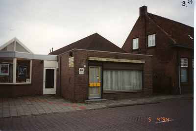 580860 Van der Kruissen Electro aan de Prins Bernhardstraat 31, 5-4-1994