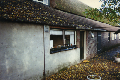 580914 Achterzijde van een boerenwoning aan de Voordeldonk 86, 1975-1985