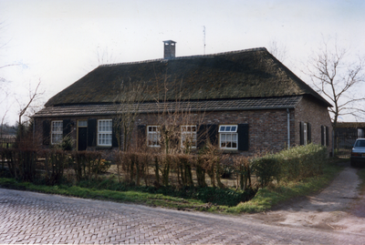 580917 Opgeknapte boerenwoning van Verkoelen aan de Voordeldonk 91, 1985-1995