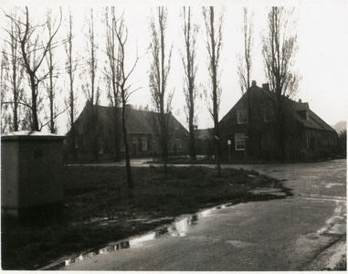 580937 Boerenwoning aan de Sengersbroekweg 7, 1983